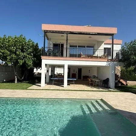 Seaside Vacation Heated Pool Vila *